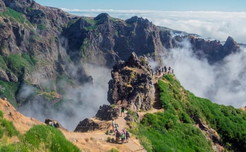 Hiking Transfer from Pico do Areeiro to Achada do Teixeira