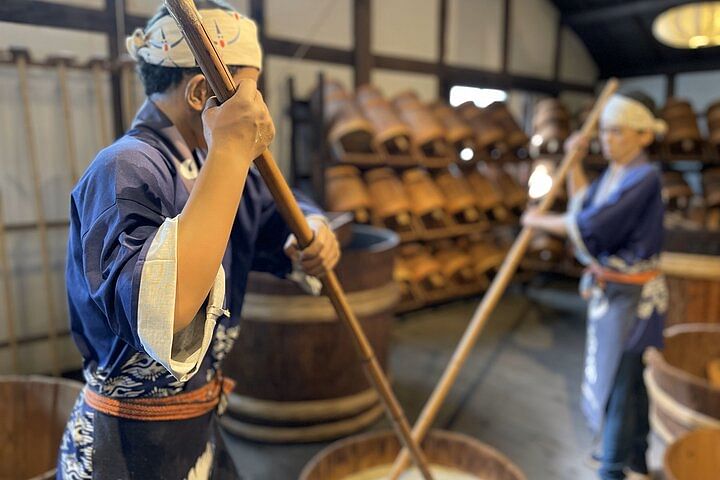 Sake Tour and Tasting in Kobe