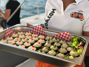 Sunset Catamaran Sail with Unlimited Drinks in Noord, Aruba