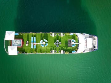 Ha Long 5 Star Cruise Day Trip: Buffet Lunch, Jacuzzi & Limousine
