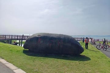 Sunset Cycling Tour at South Taihu Lake from Shanghai