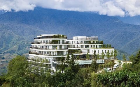 Sapa 2-Day Trek and Cultural Tour from Hanoi by Limousine Van