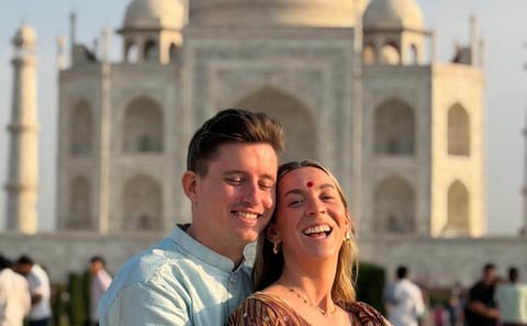 Agra: Taj Mahal Guided Tour with Skip the Line Tickets