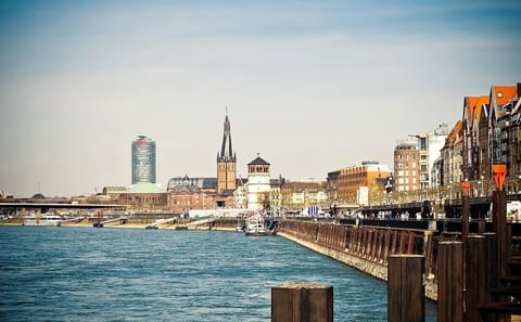 Private Guided Tour of Düsseldorf's Iconic Architecture and Waterfront