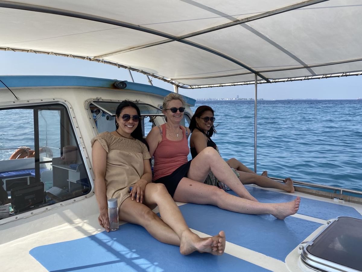 Maldives Dolphin Cruise, Sandbank Adventure & Local Island Tour