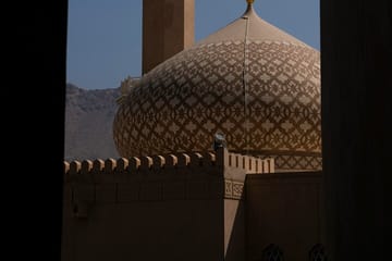 Nizwa Night Tour: Cultural Insights and Illuminated Landmarks