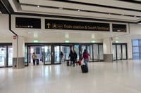 Private transfers between Gatwick Airport - London Paddington Train Station 5