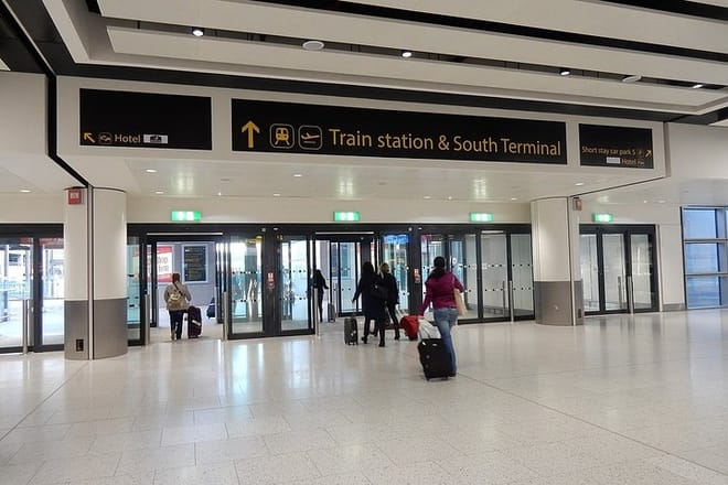 Private transfers between Gatwick Airport - London Paddington Train Station photo 5