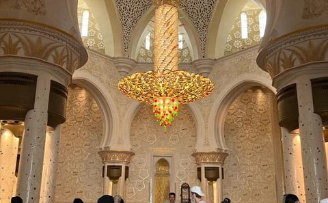 Private Multilingual Tour of Abu Dhabi's Cultural Highlights