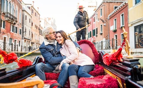 Professional Photo Shoot Tour in Venice for Lasting Memories