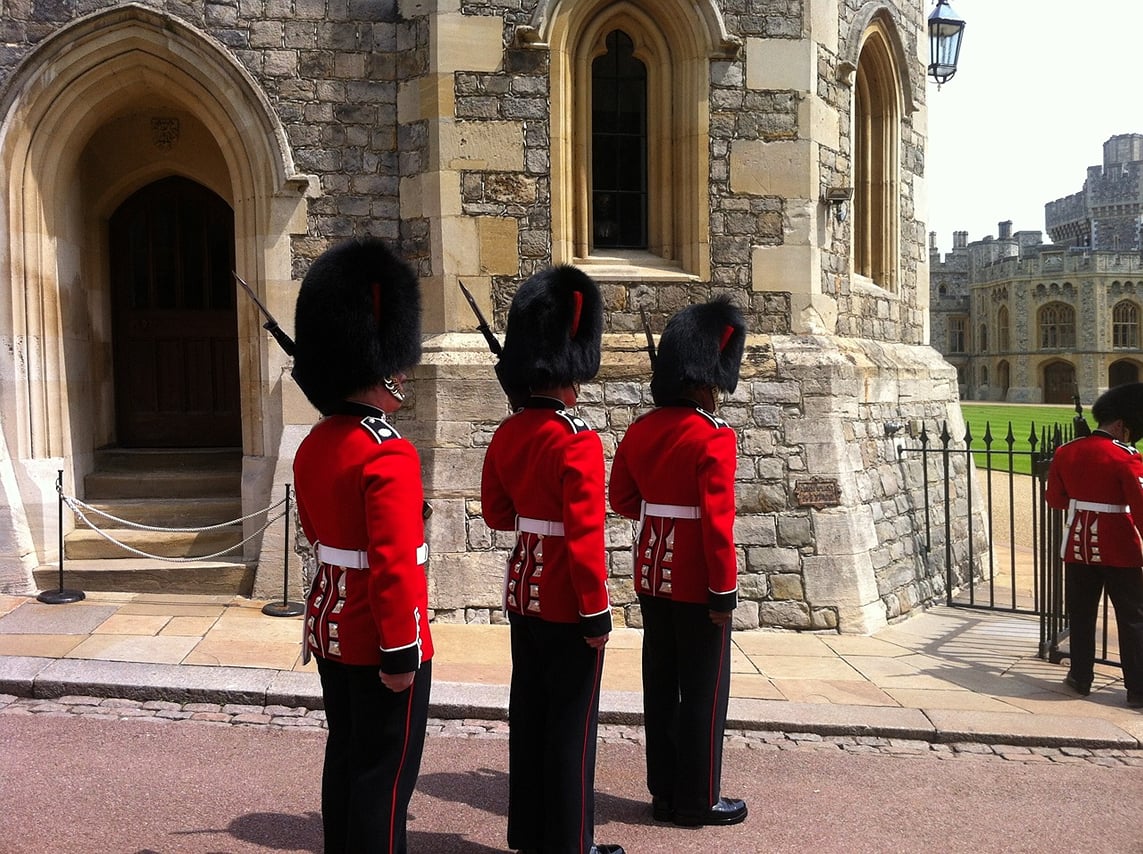Windsor Castle Hampton Court palace Private Tour with Ticket 4