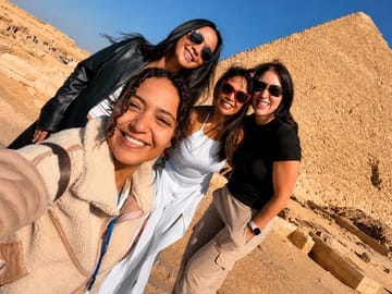 Guided Full Day Tour of Giza Pyramids and Old Cairo
