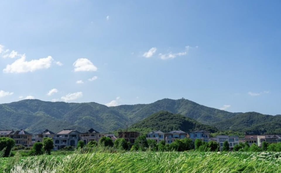 Hiking Day Trip on Meiwu Ancient Path and Lake near Shanghai