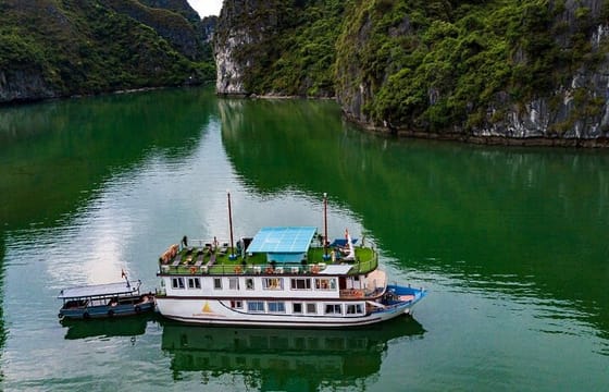 Lan Ha bay Boutique Cruise 2D/1N Tour: Kayaking & swimming at pristine places
