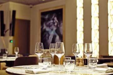 Outdoor Terrace Dining in Modern Downtown Dubai