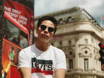 Professional Photoshoot Experience at Piccadilly Circus