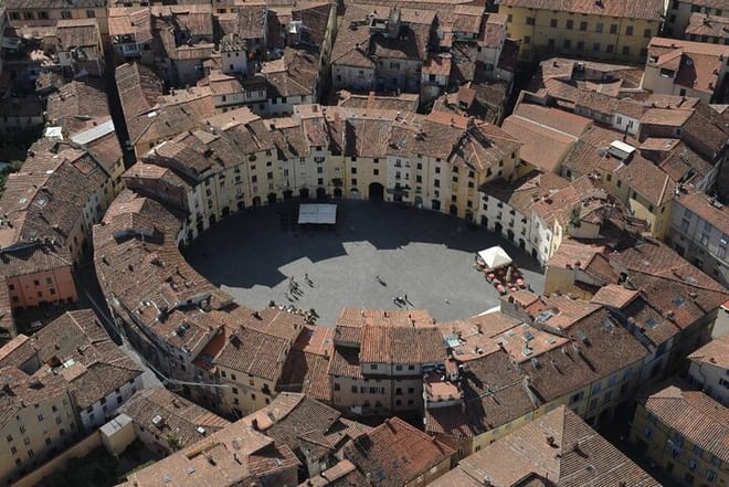Amphitheater square