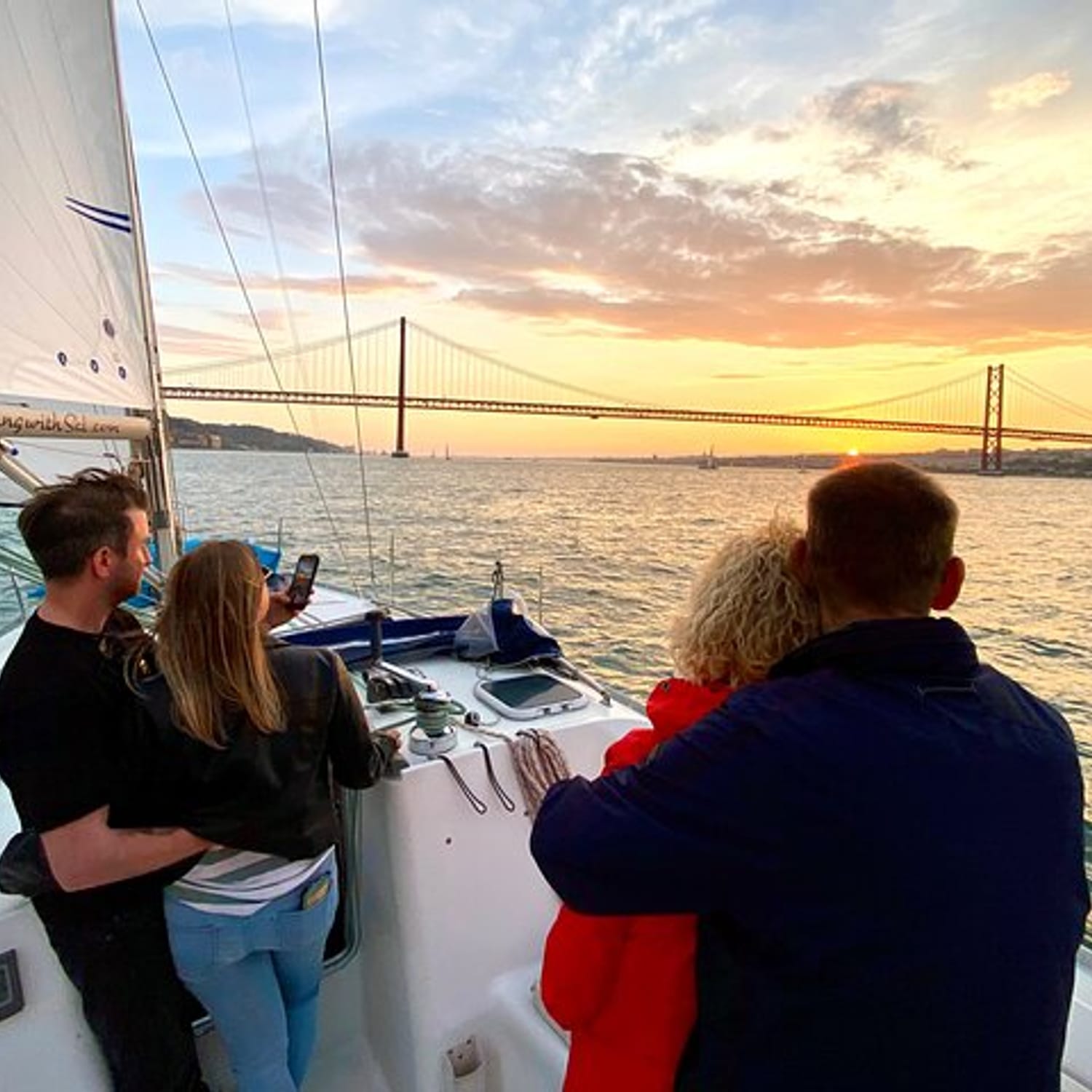 Lisboa à vela ao pôr do sol