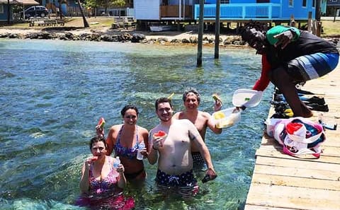 Discover Scuba Diving in Flowers Bay, Honduras
