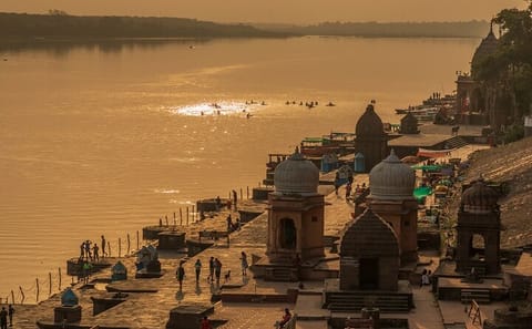 Maheshwar Cultural Day Tour from Indore by Private Vehicle