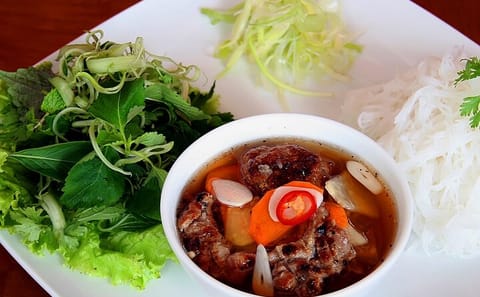 Hanoi Old Quarter Walking Food Tour with Local Guide