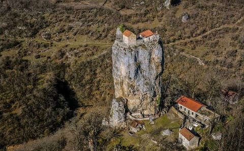 Private Walking Tour of Katskhi Pillar in Chiatura, Georgia