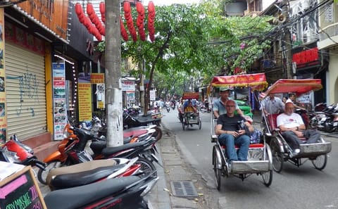Hanoi City Full-Day Tour with Local Insights and Lunch