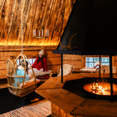 Vieraile Taava Reindeer Farmilla – aito poroelämys Rovaniemellä