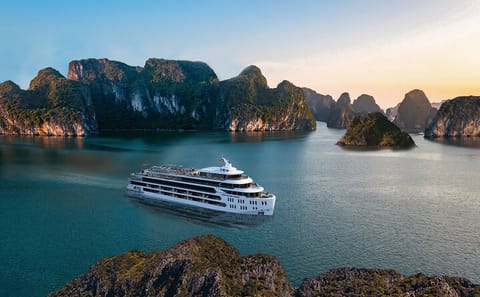 Luna Cruise Top 5 Star Luxury Day Cruise from Port in Halong Bay