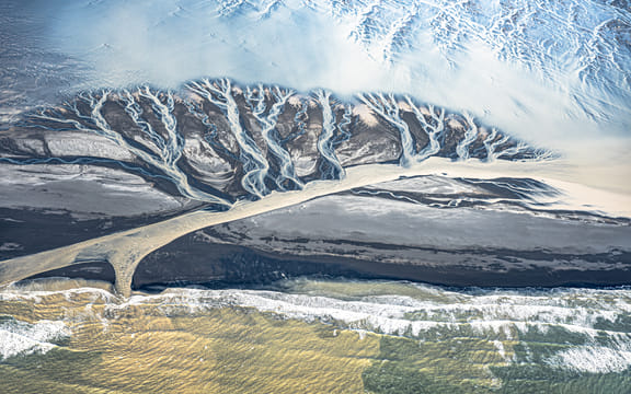 Black Sands and Riverbeds Airplane Tours