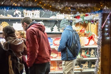 Dublin Christmas Walking Tour: Explore Holiday Charm and History