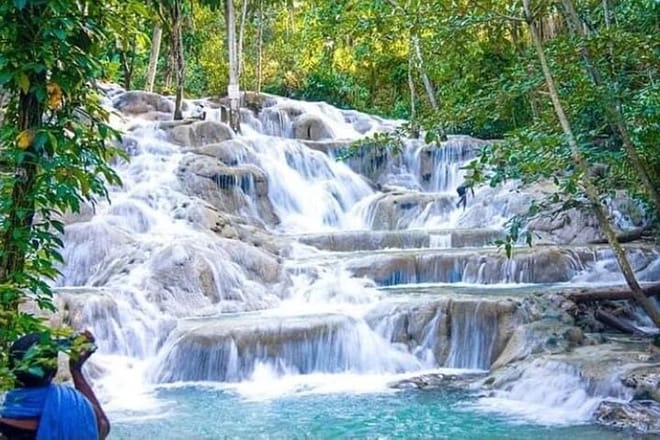 Half- Day Tour of Dunn's River Falls and Blue Hole in Ocho Rios photo 3