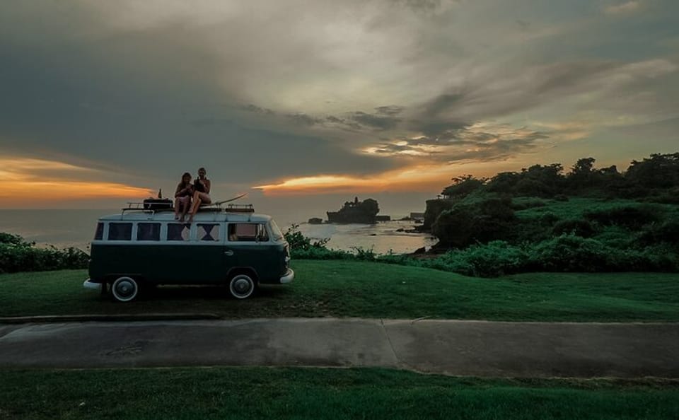 Sunset Picnic Tour at Tanah Lot Temple in Bali