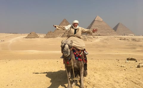 Private Tour of Giza Pyramids and Egyptian Museum in Cairo