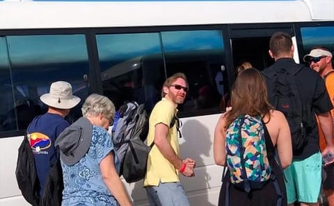 Private Big Bus Tour with Tastings in Dixon Cove, Honduras