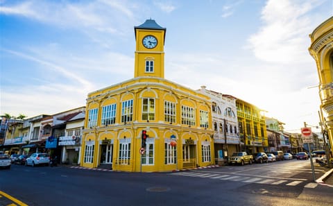 Private Mini Bus Tour with Guide in Phuket, Thailand