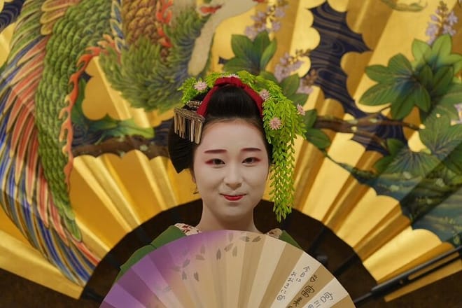 The Art of Geisha: Exclusive Show & Gion Walking Tour 9