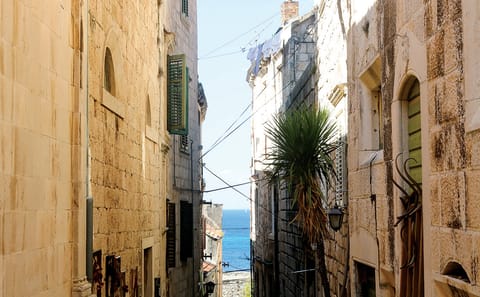 Private Tour of Korčula Old Town with Wine Tasting