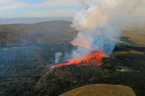Picture of the lava flowing in the 2021 eruption