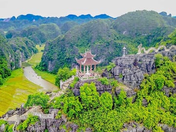 1 Day Luxury Tour in Hoa Lu, Trang An & Mua Cave Amazing View