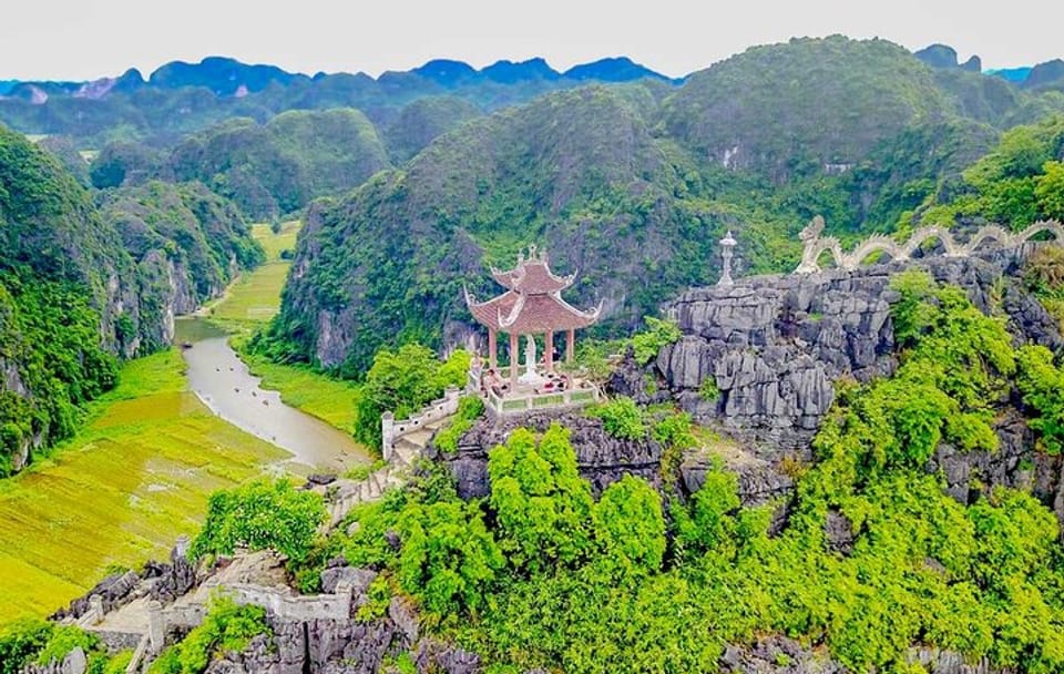 Luxury Day Tour of Hoa Lu, Trang An & Mua Cave from Hanoi