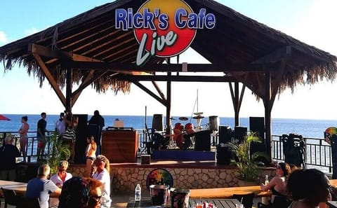 Private Herbal Tour and Dinner at Rick's Cafe in Jamaica