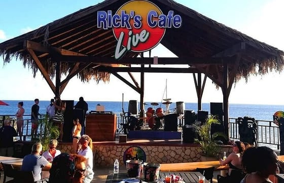 3 to 5 Hour Private Herbal Tour Shopping and Dinner at Ricks Cafe