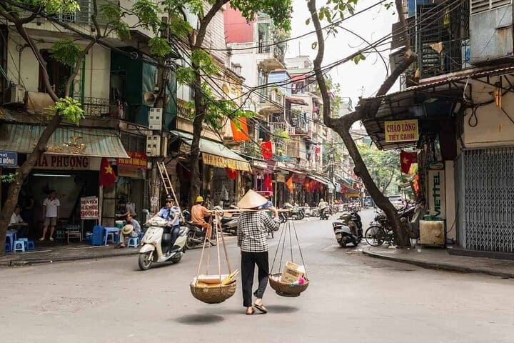 Hanoi City Walking Tour with Local Guide and Train Street