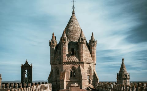 Évora Private Day Trip from Lisbon with Wine and History