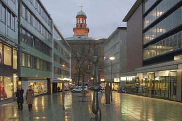 Guided Tour of Paulskirche in Frankfurt's Historical Context