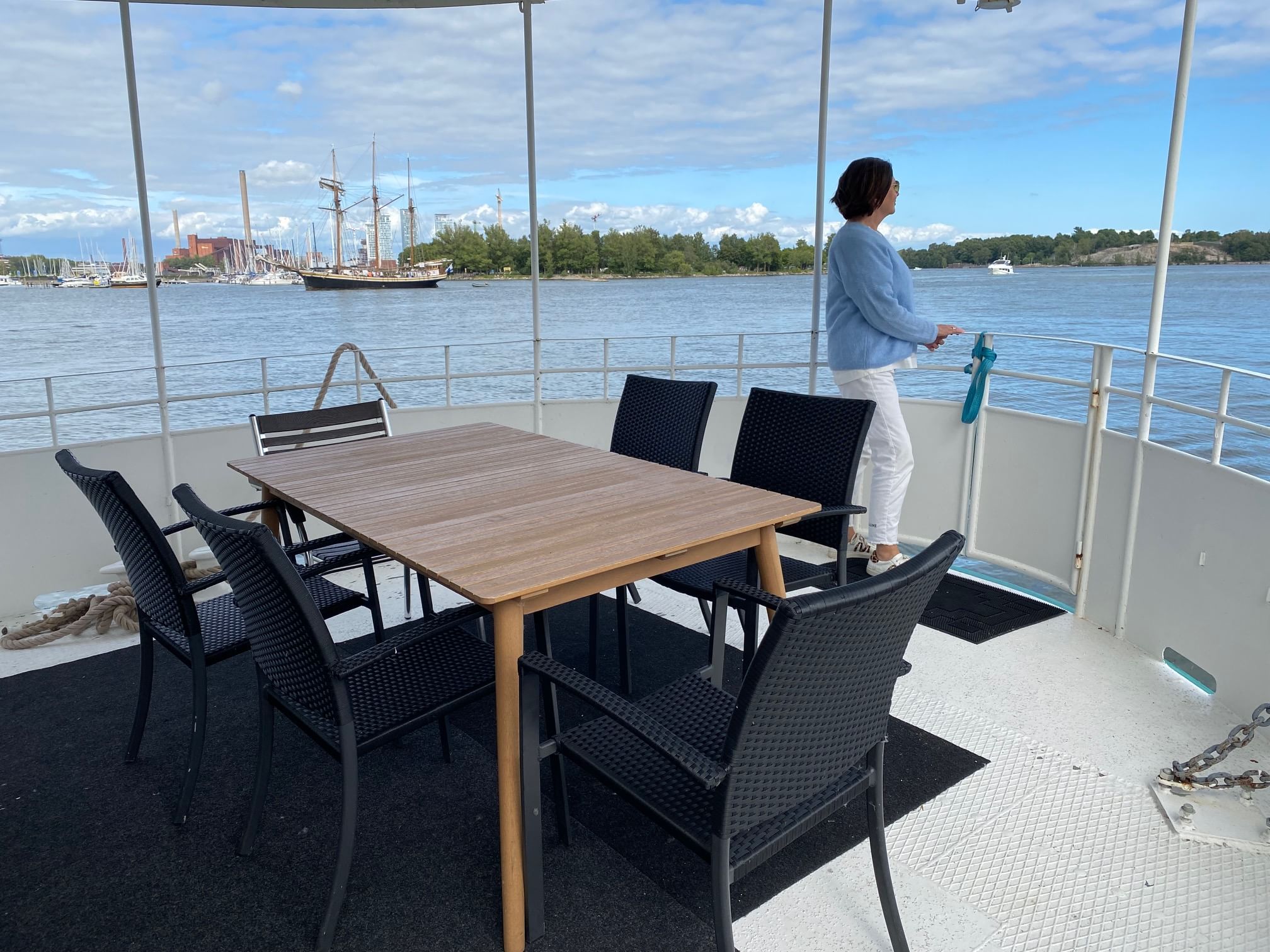 Peräkannella aQuablue Charterin moottoriveneellä