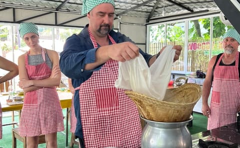 Phuket: Thai Cooking Class with Market Tour