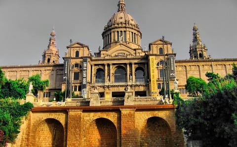 Private Full Day Cultural Tour of Barcelona's Iconic Landmarks