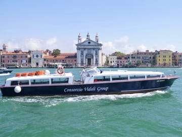 Private Boat Rental with Driver in Venice for 2.5 Hours